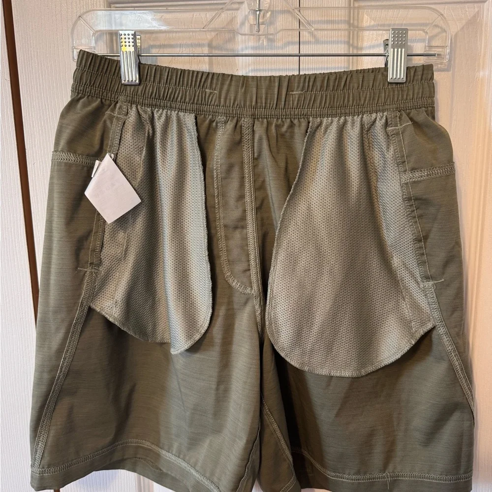 Nike Men’s Olive Green Athletic Shorts with Blue Drawstring Size Small Pockets